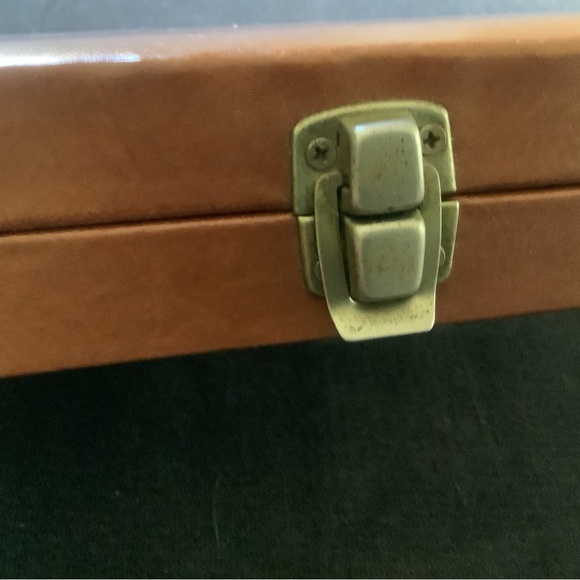 Vintage Travel Small Backgammon Magnetic Set Brown Leatherette Case See Photos - Picture 4 of 9